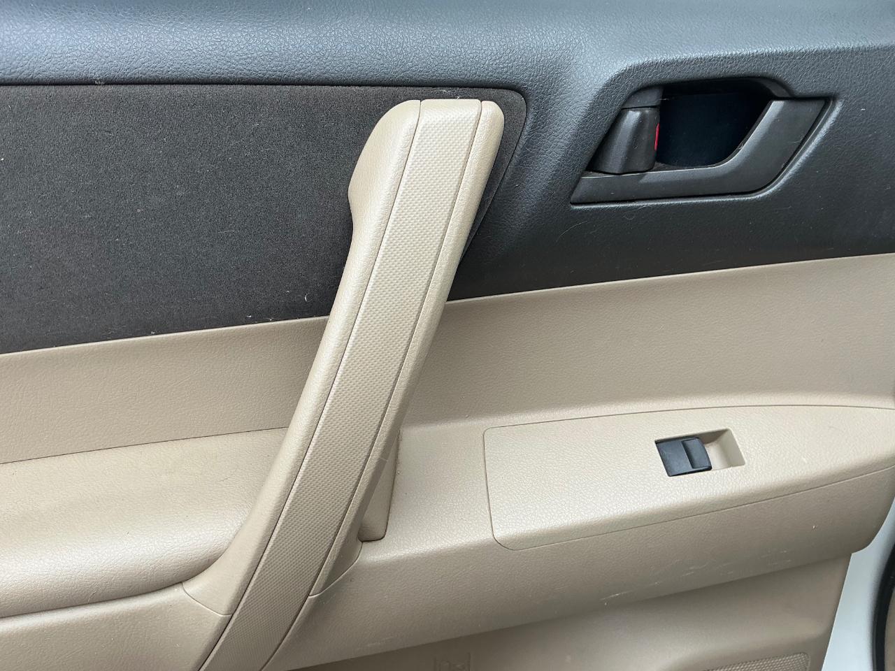 Toyota Highlander Base 2WD 2008