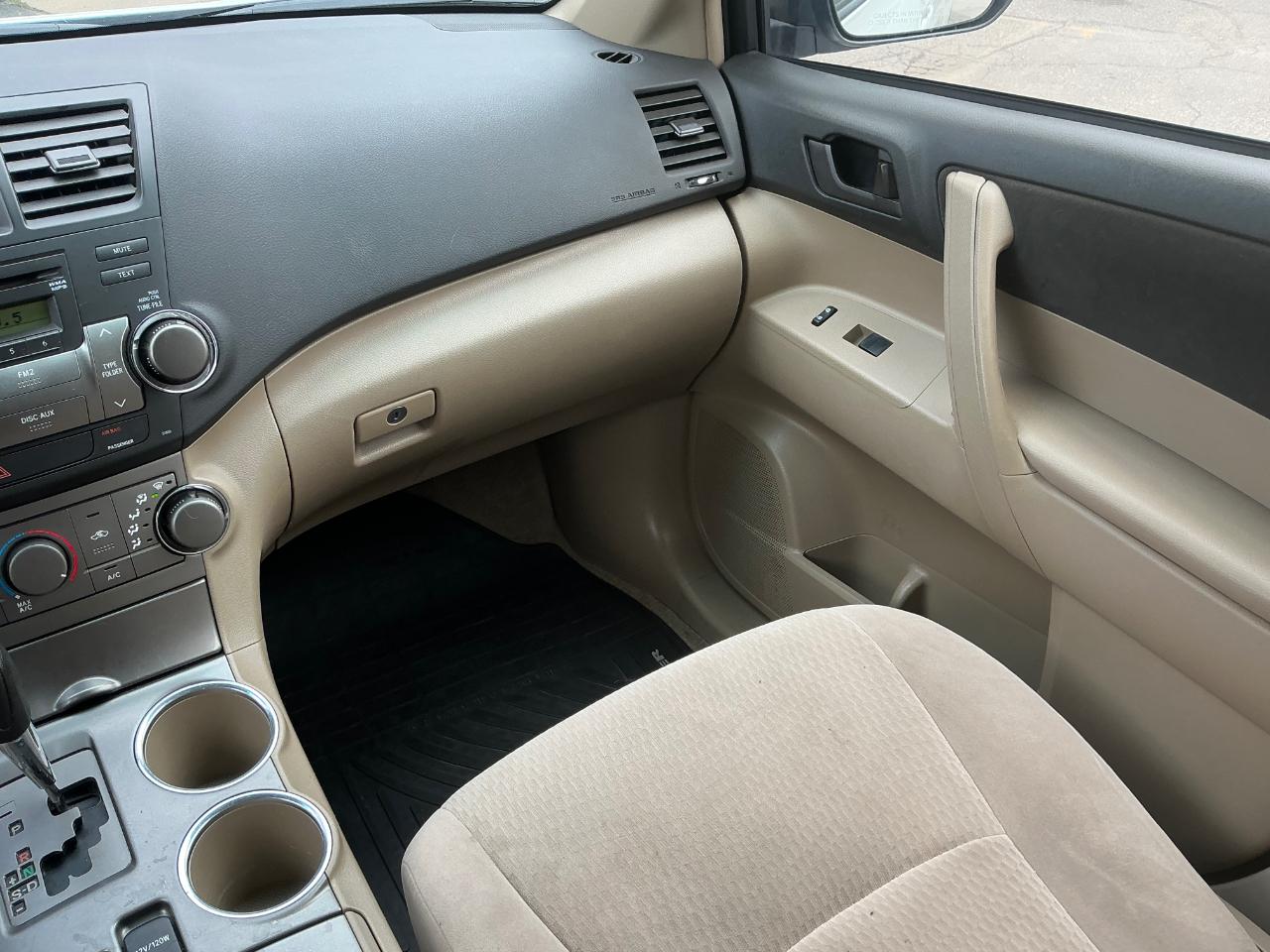 Toyota Highlander Base 2WD 2008