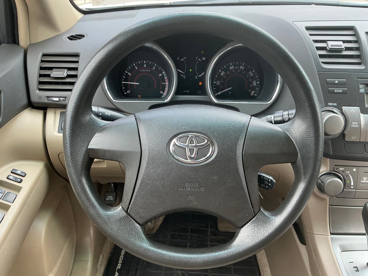Toyota Highlander Base 2WD 2008