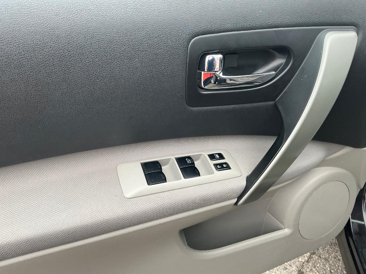 Nissan Rogue S AWD 2012