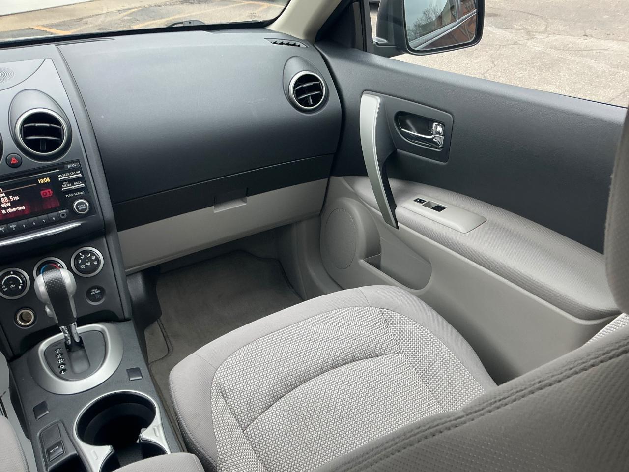 Nissan Rogue S AWD 2012