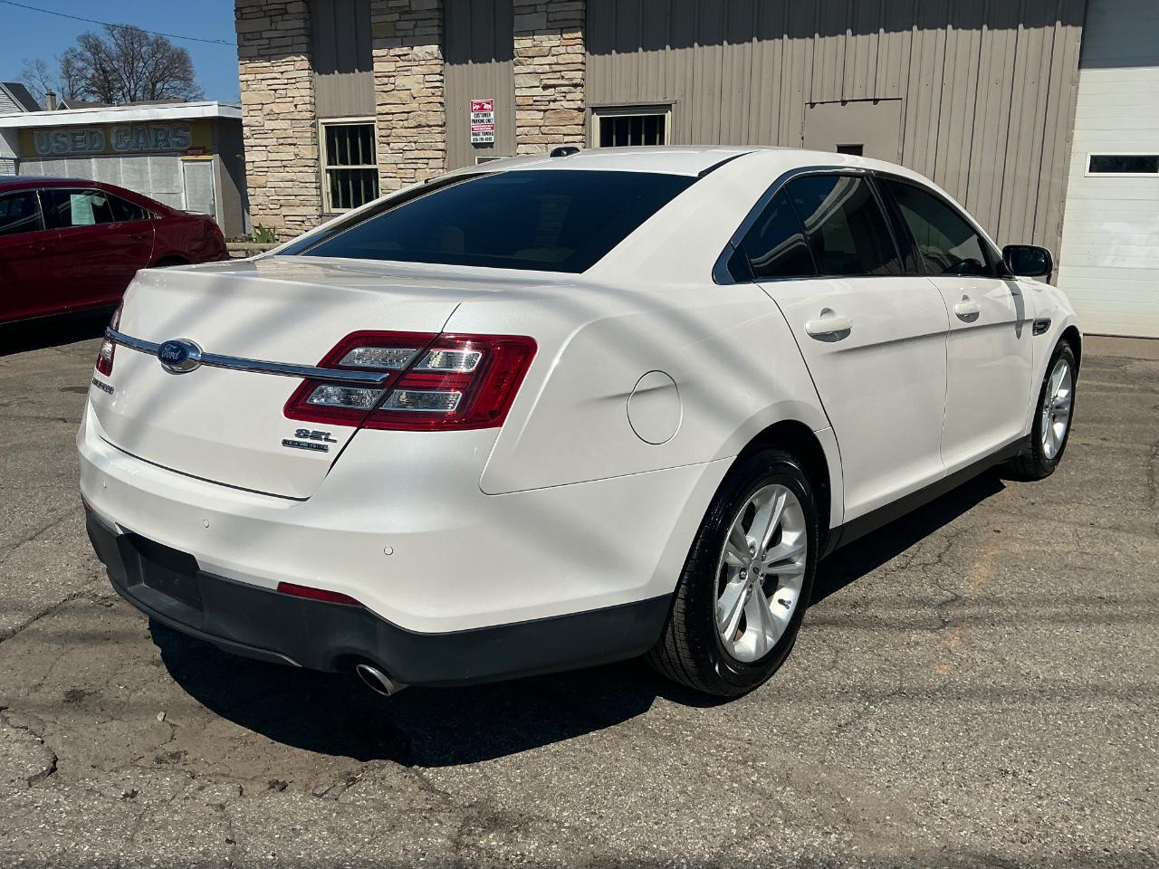 Ford Taurus SEL FWD 2015