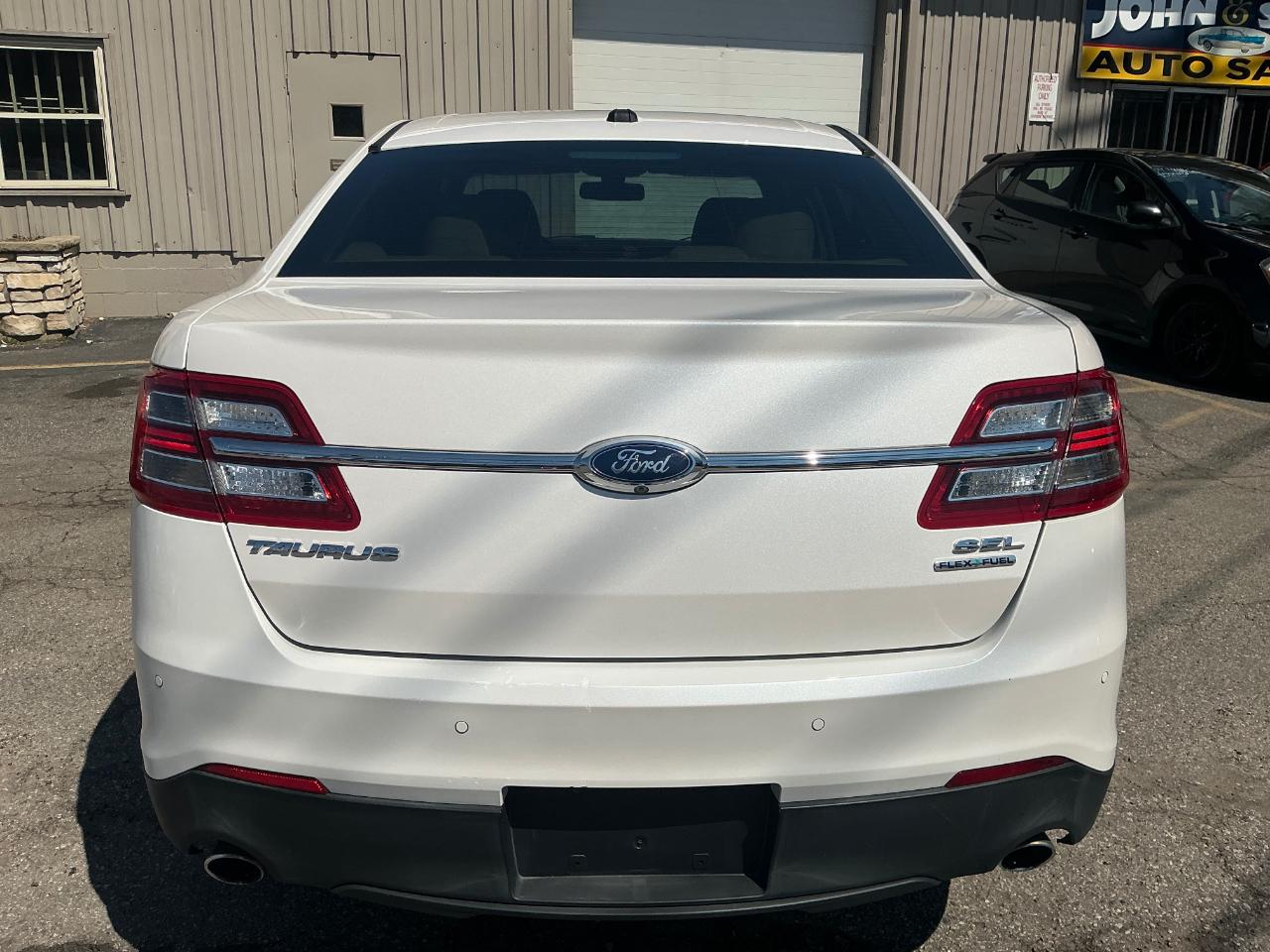 Ford Taurus SEL FWD 2015