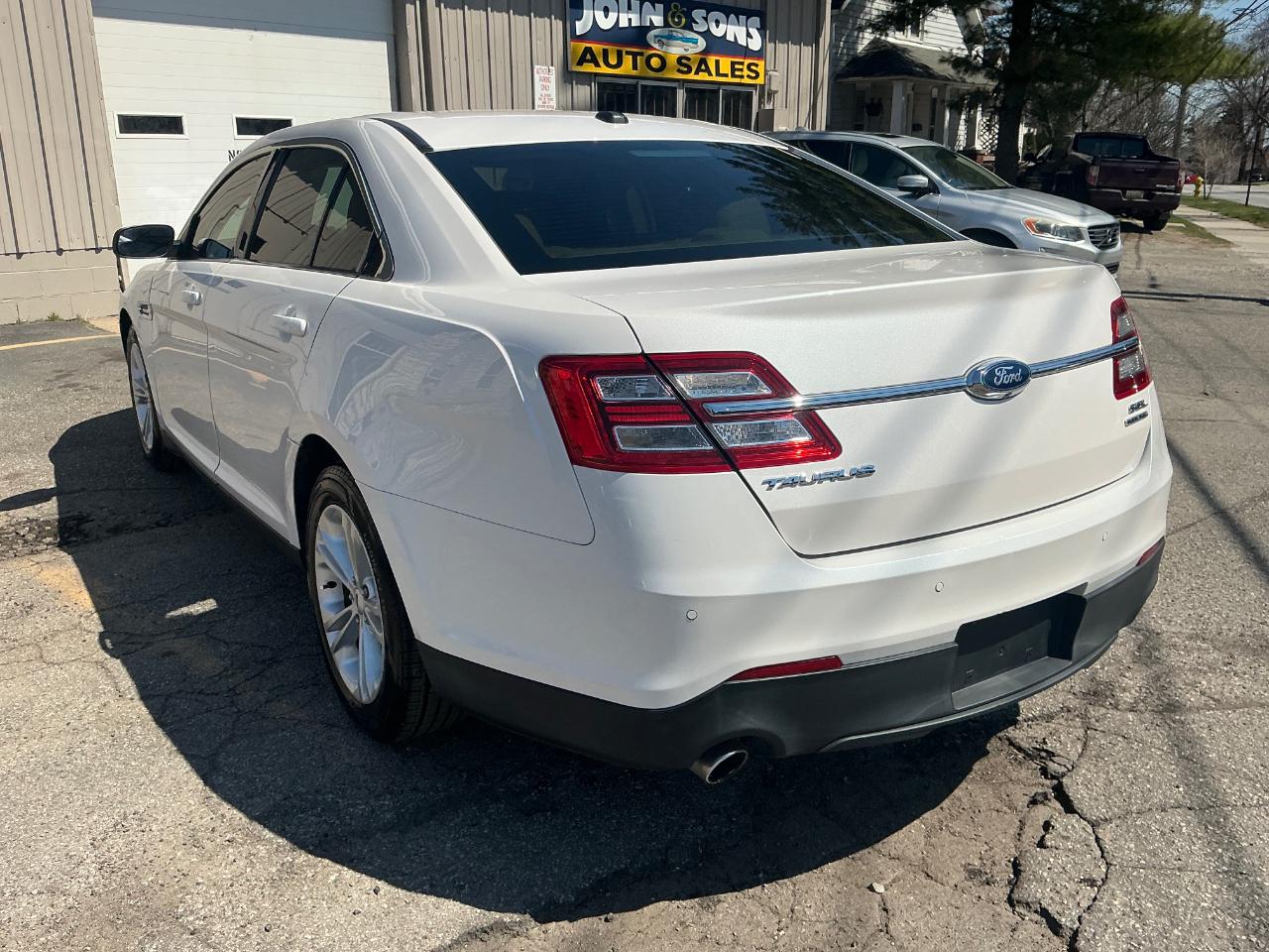 Ford Taurus SEL FWD 2015