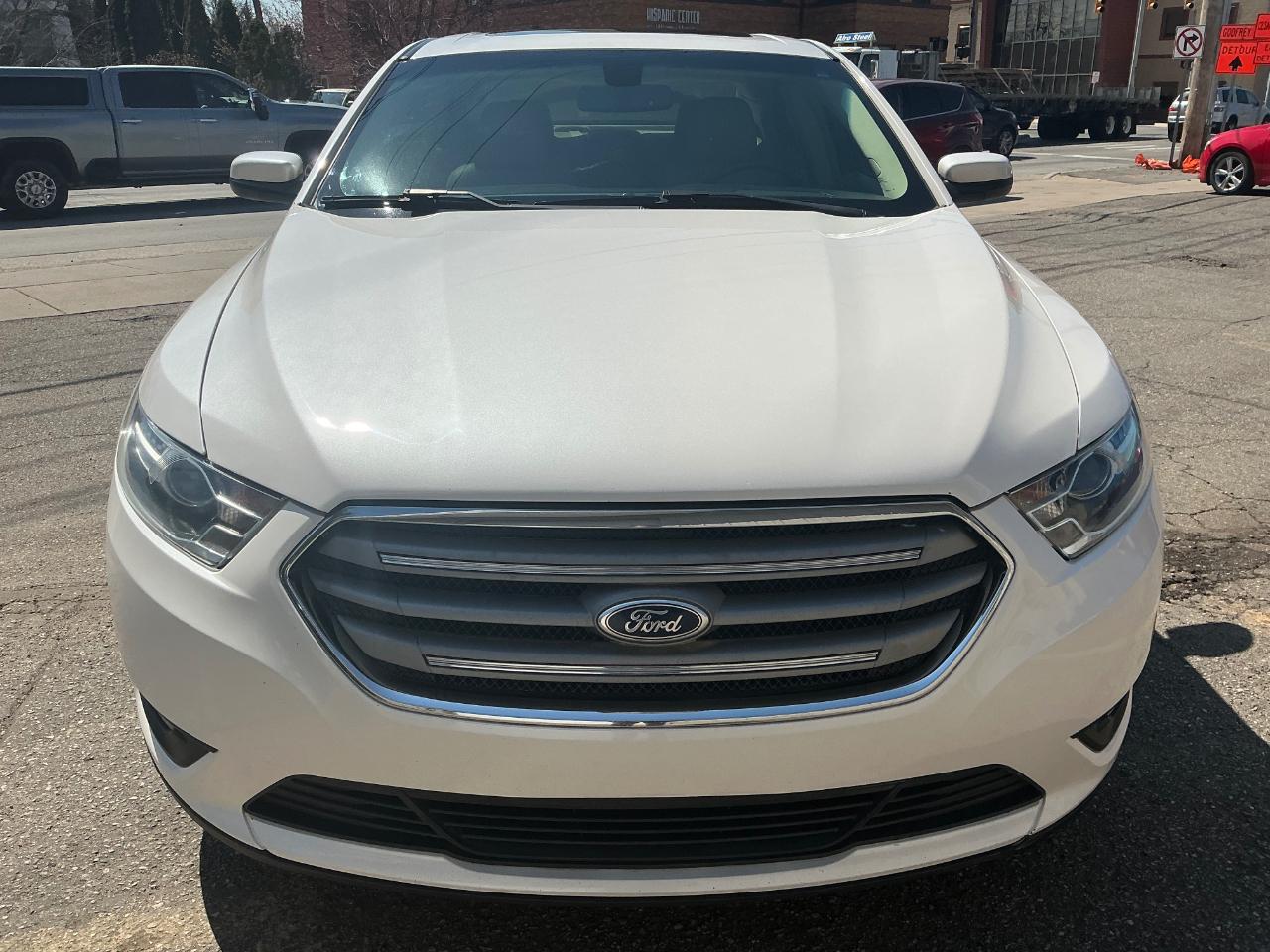 Ford Taurus SEL FWD 2015