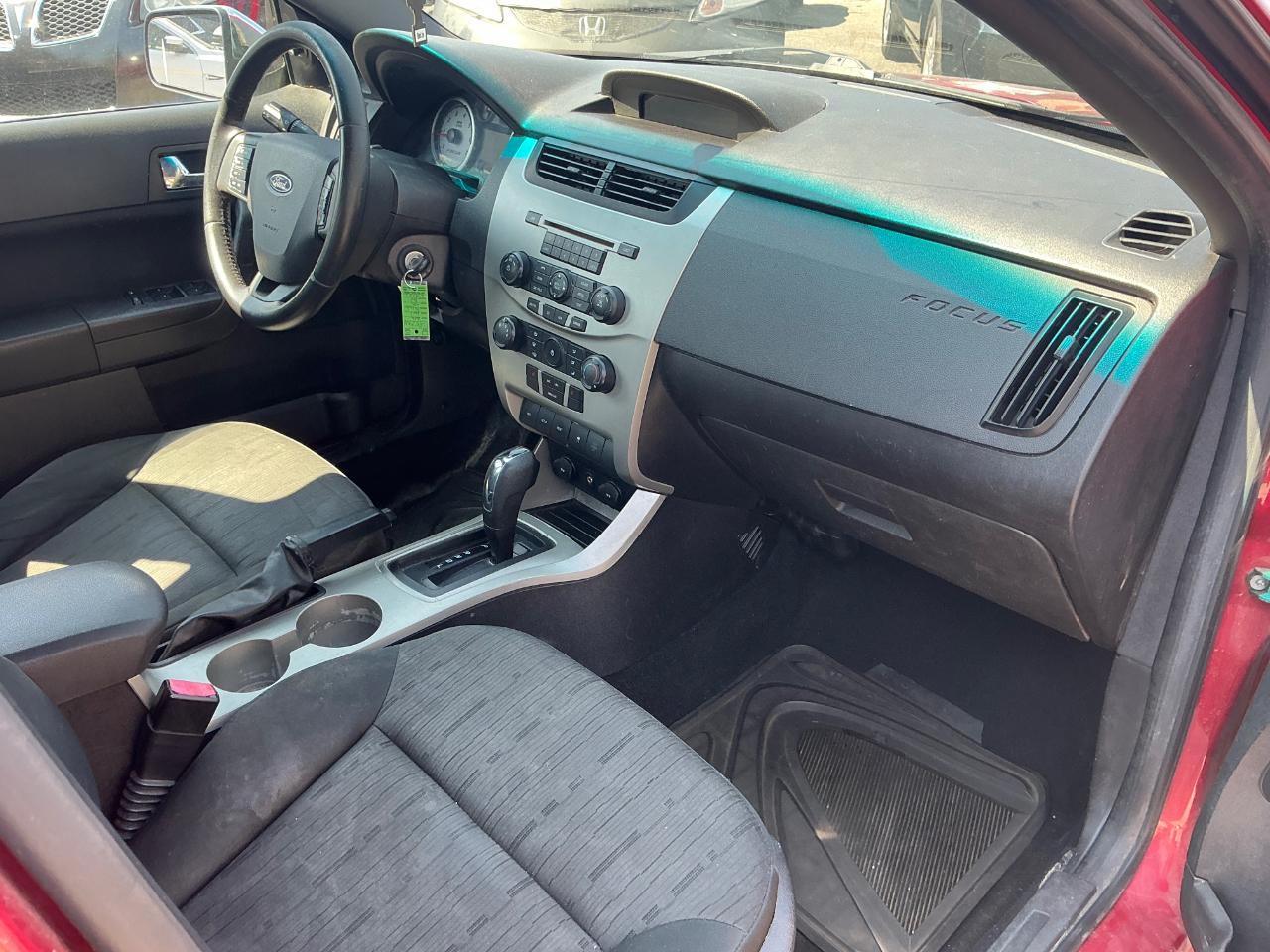 Ford Focus SE Sedan 2010