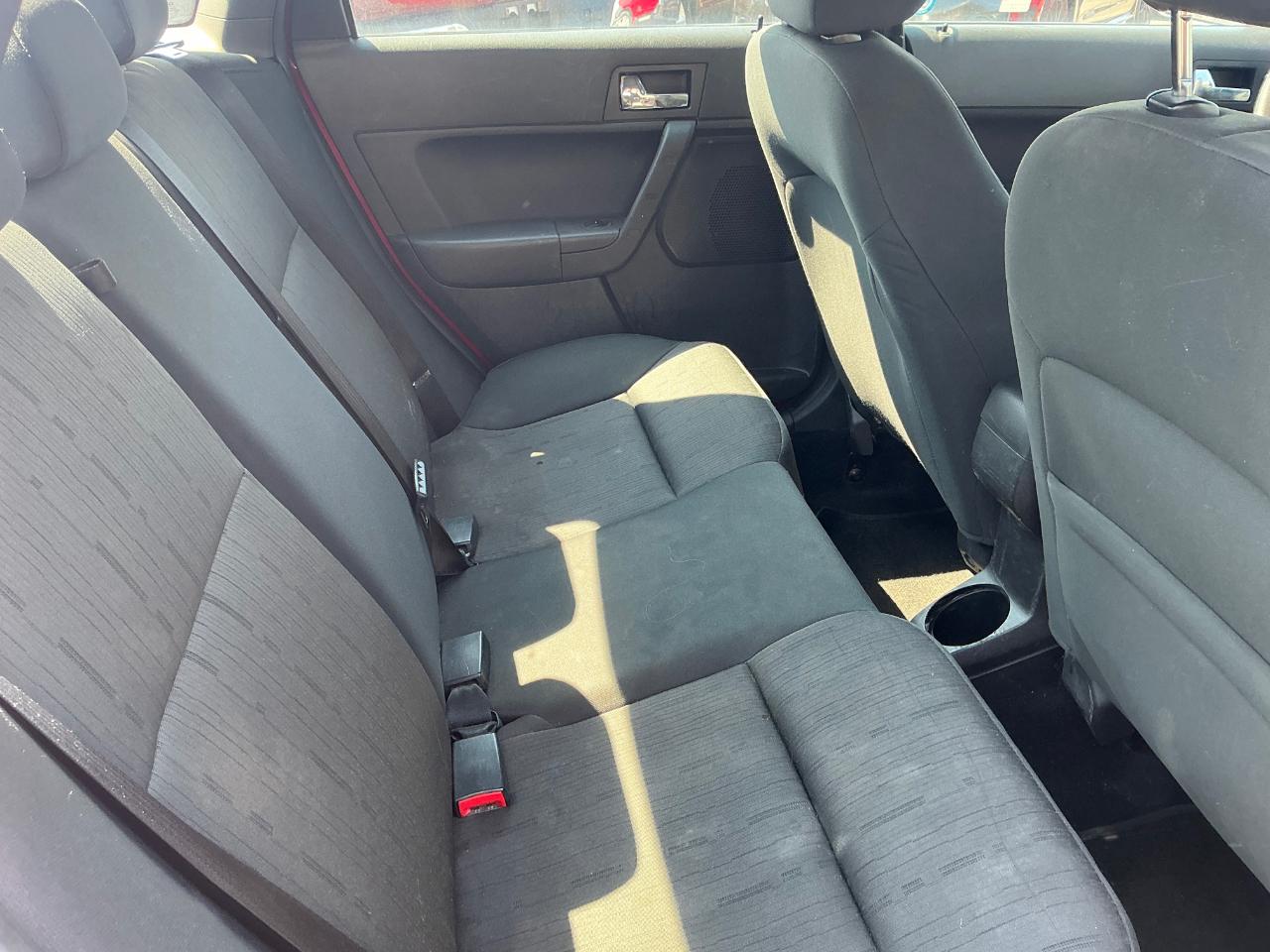 Ford Focus SE Sedan 2010