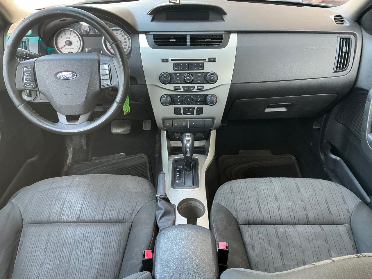 Ford Focus SE Sedan 2010