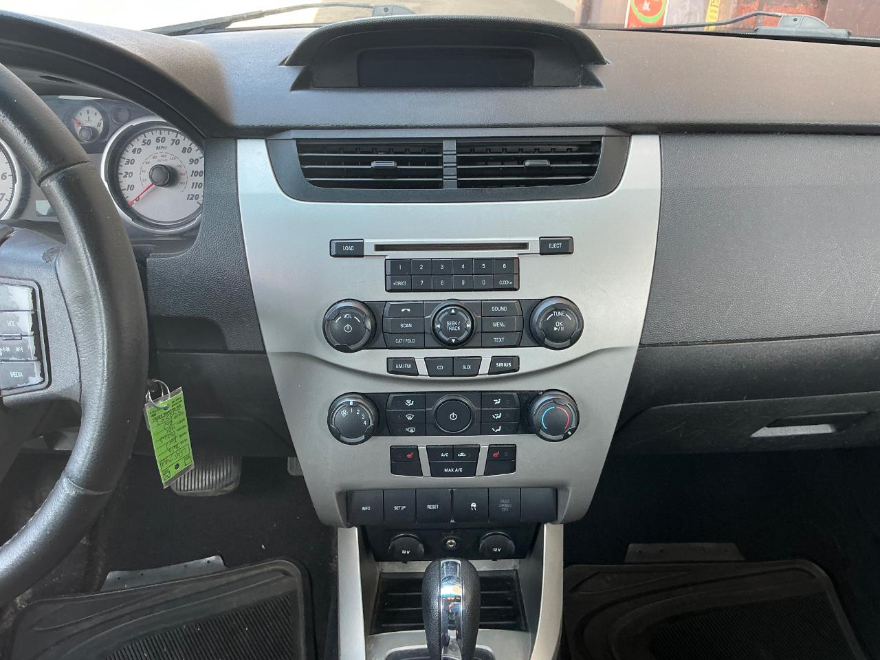 Ford Focus SE Sedan 2010