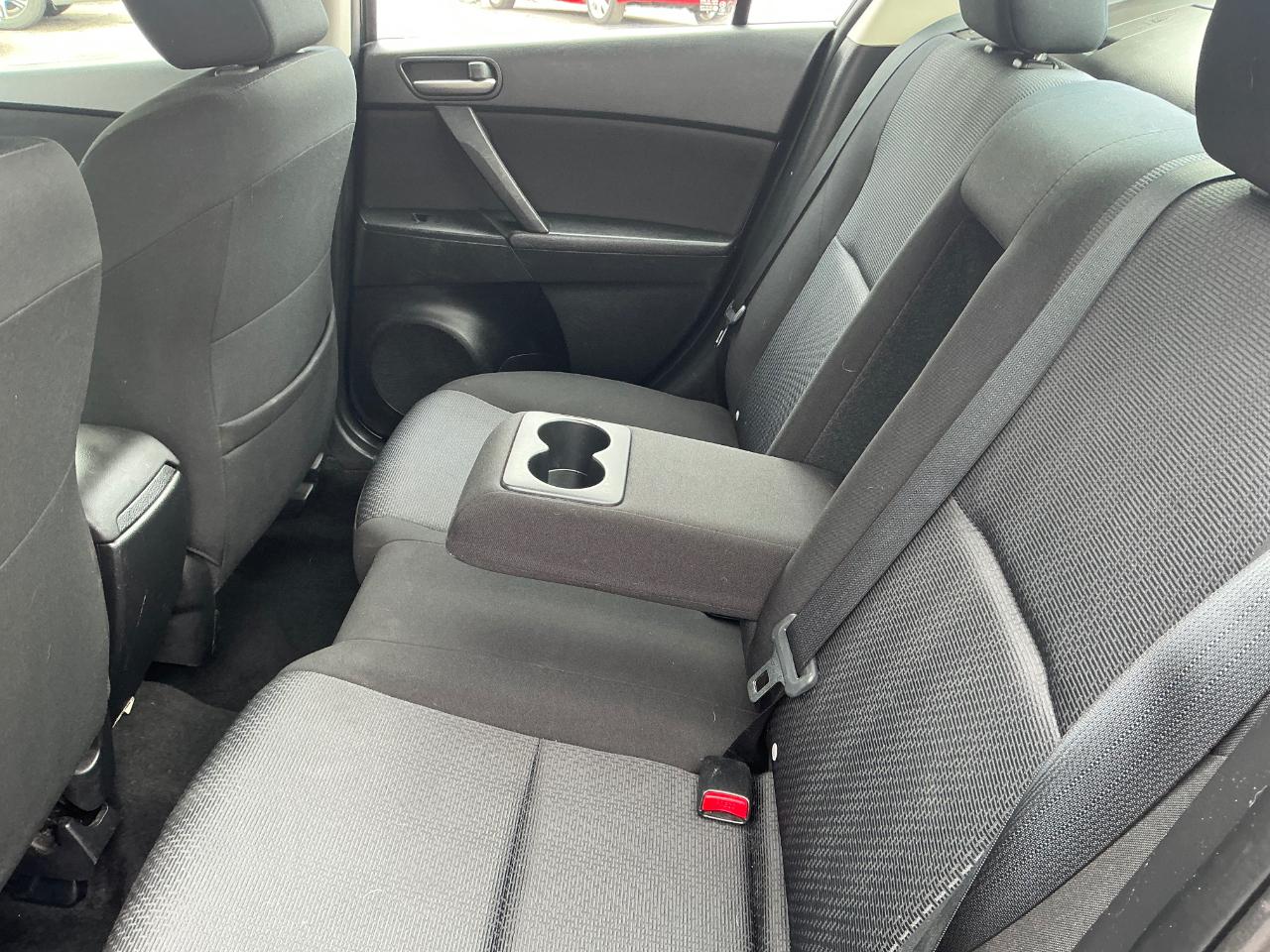 Mazda MAZDA3 i Touring 4-door 2010