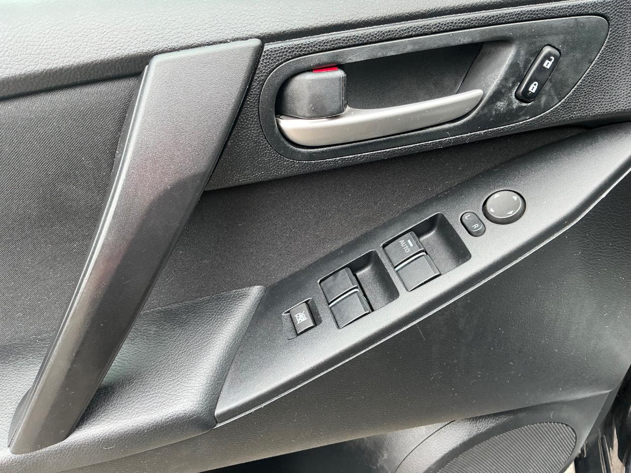 Mazda MAZDA3 i Touring 4-door 2010