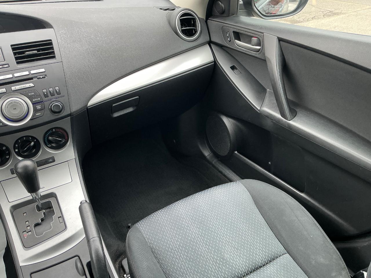 Mazda MAZDA3 i Touring 4-door 2010