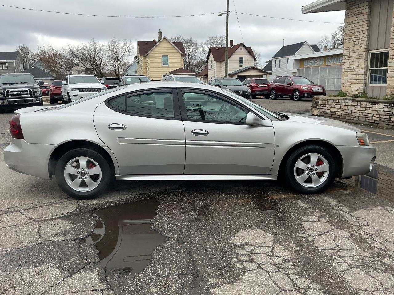 Pontiac Grand Prix Base 2006