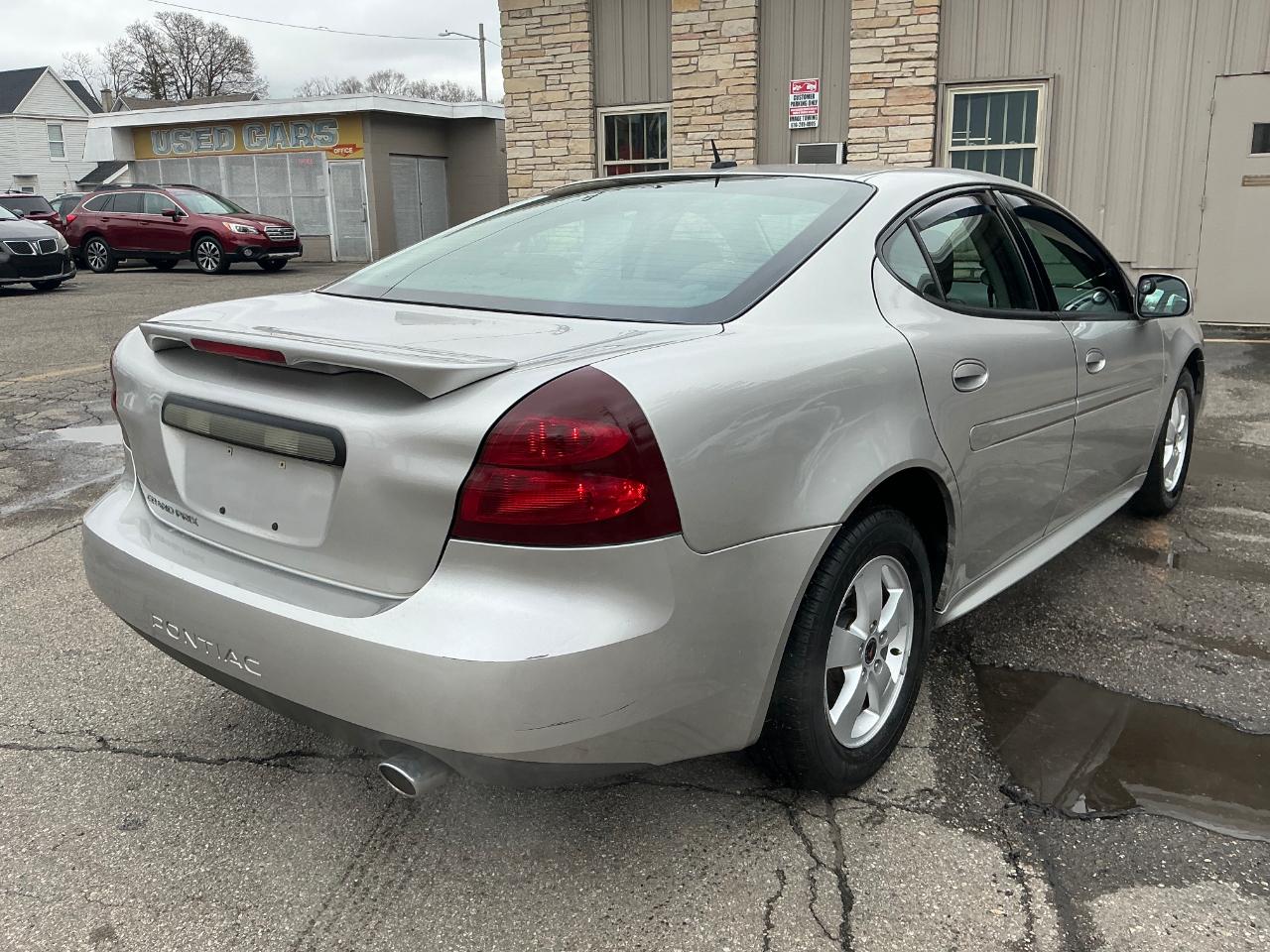 Pontiac Grand Prix Base 2006