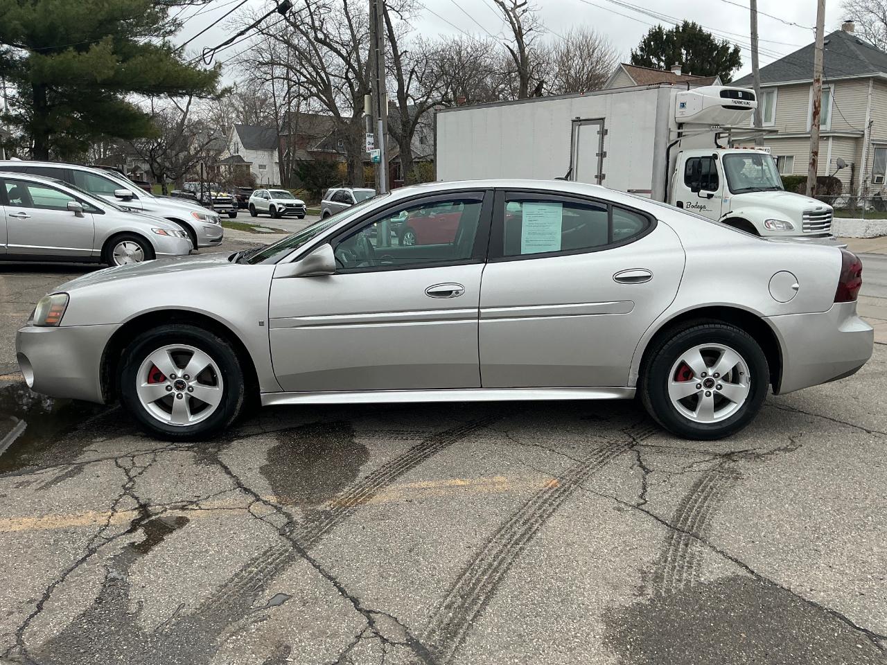 Pontiac Grand Prix Base 2006