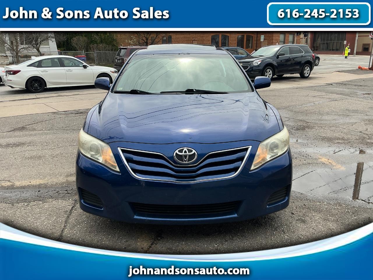 Toyota Camry Base 6-Spd AT 2011