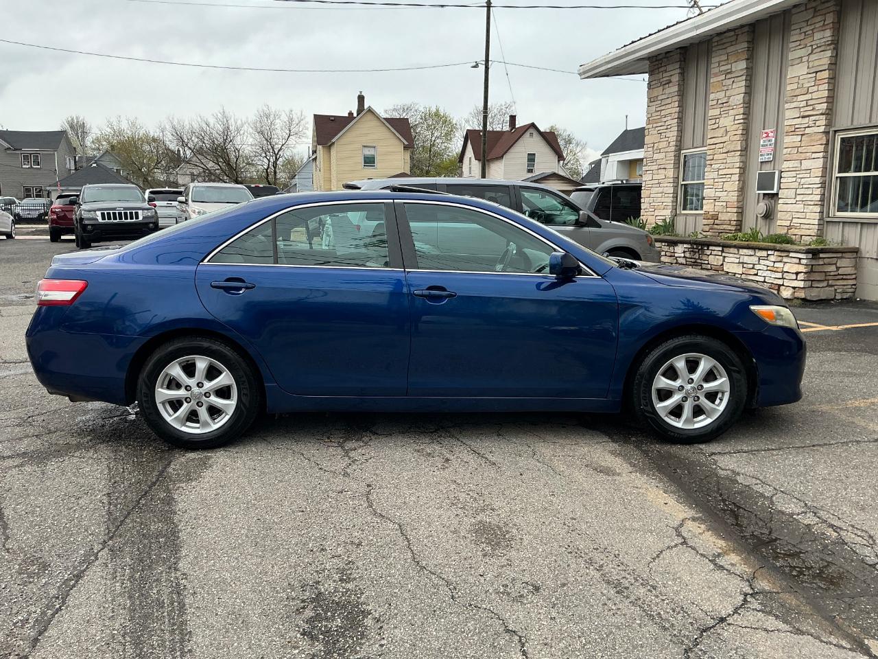 Toyota Camry Base 6-Spd AT 2011