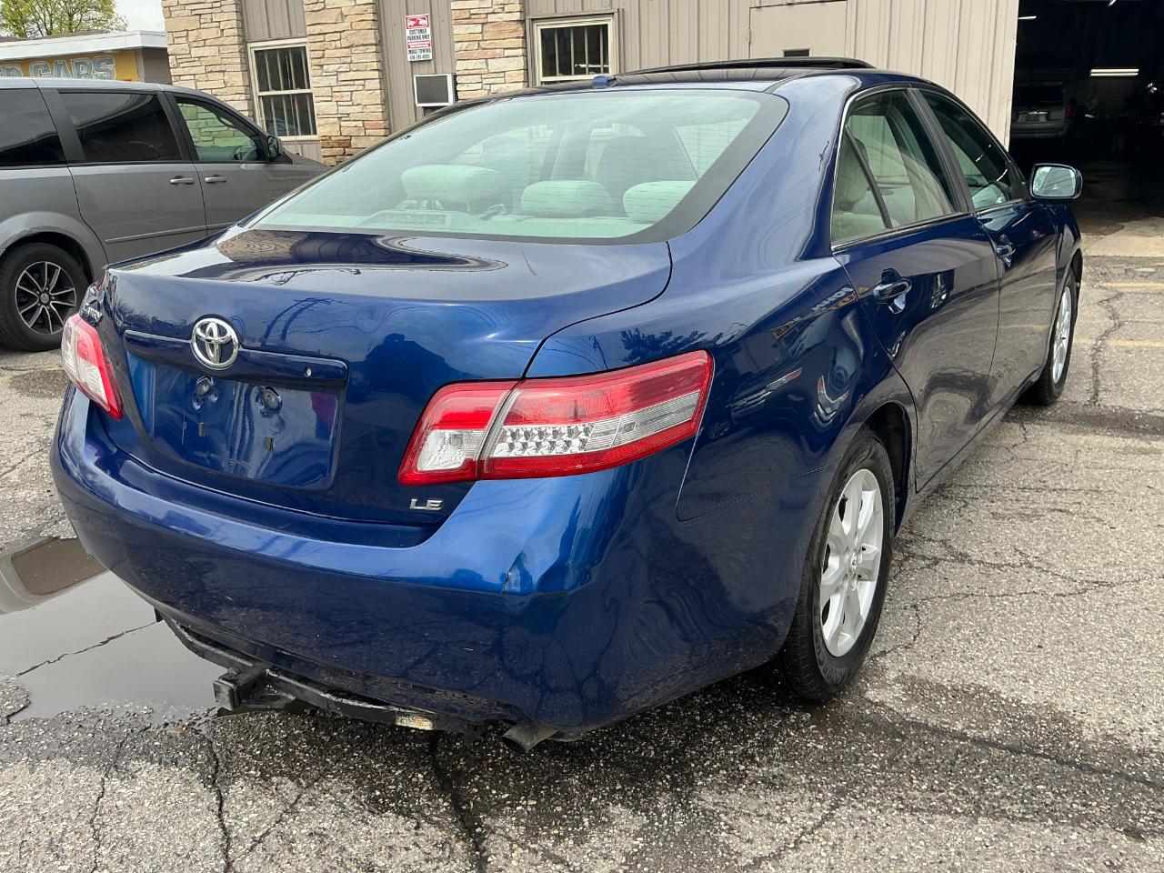 Toyota Camry Base 6-Spd AT 2011