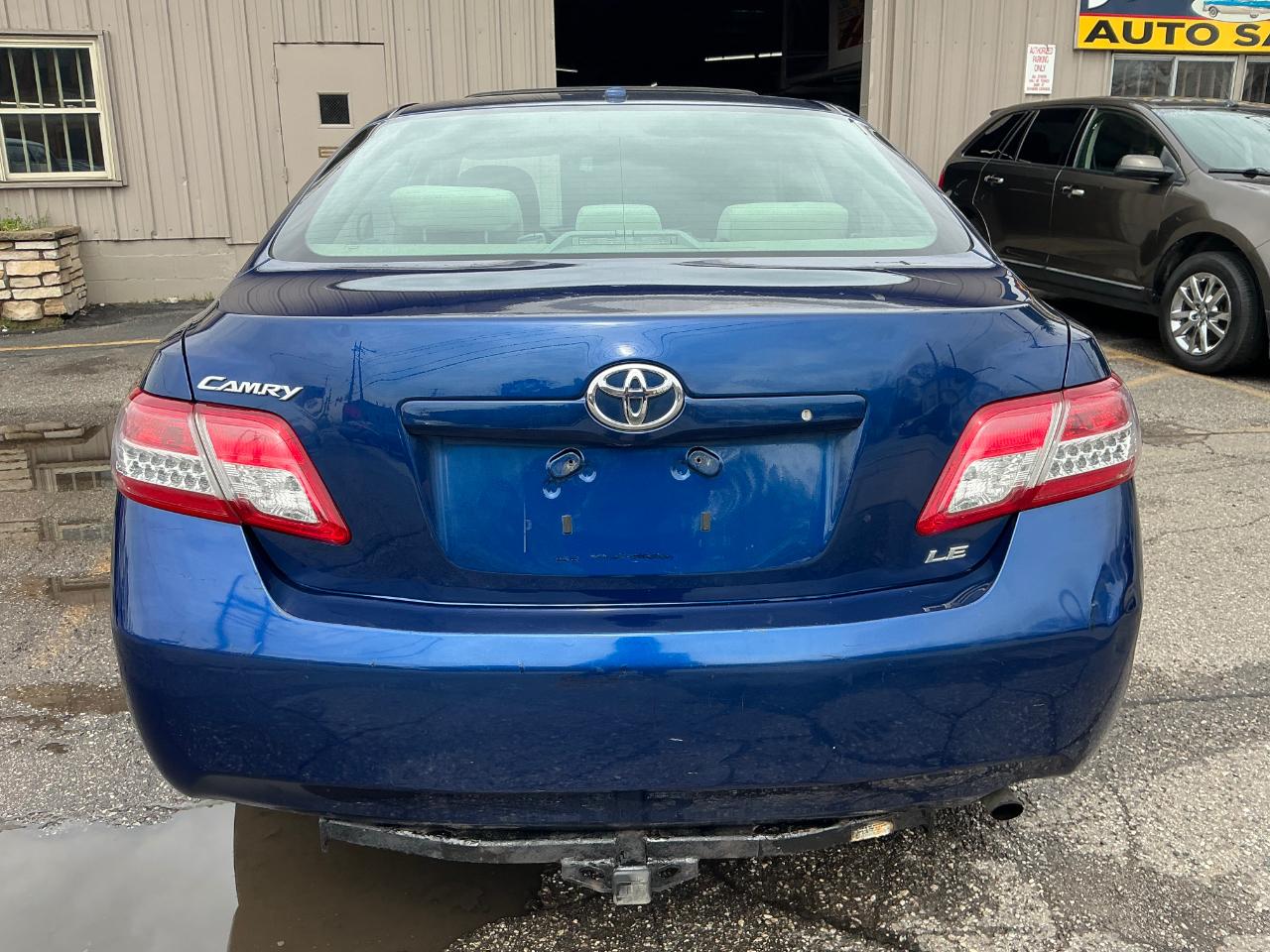 Toyota Camry Base 6-Spd AT 2011