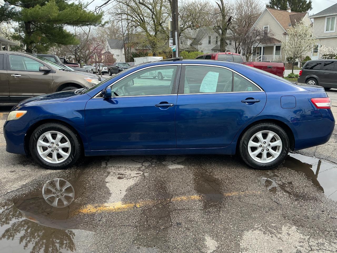 Toyota Camry Base 6-Spd AT 2011