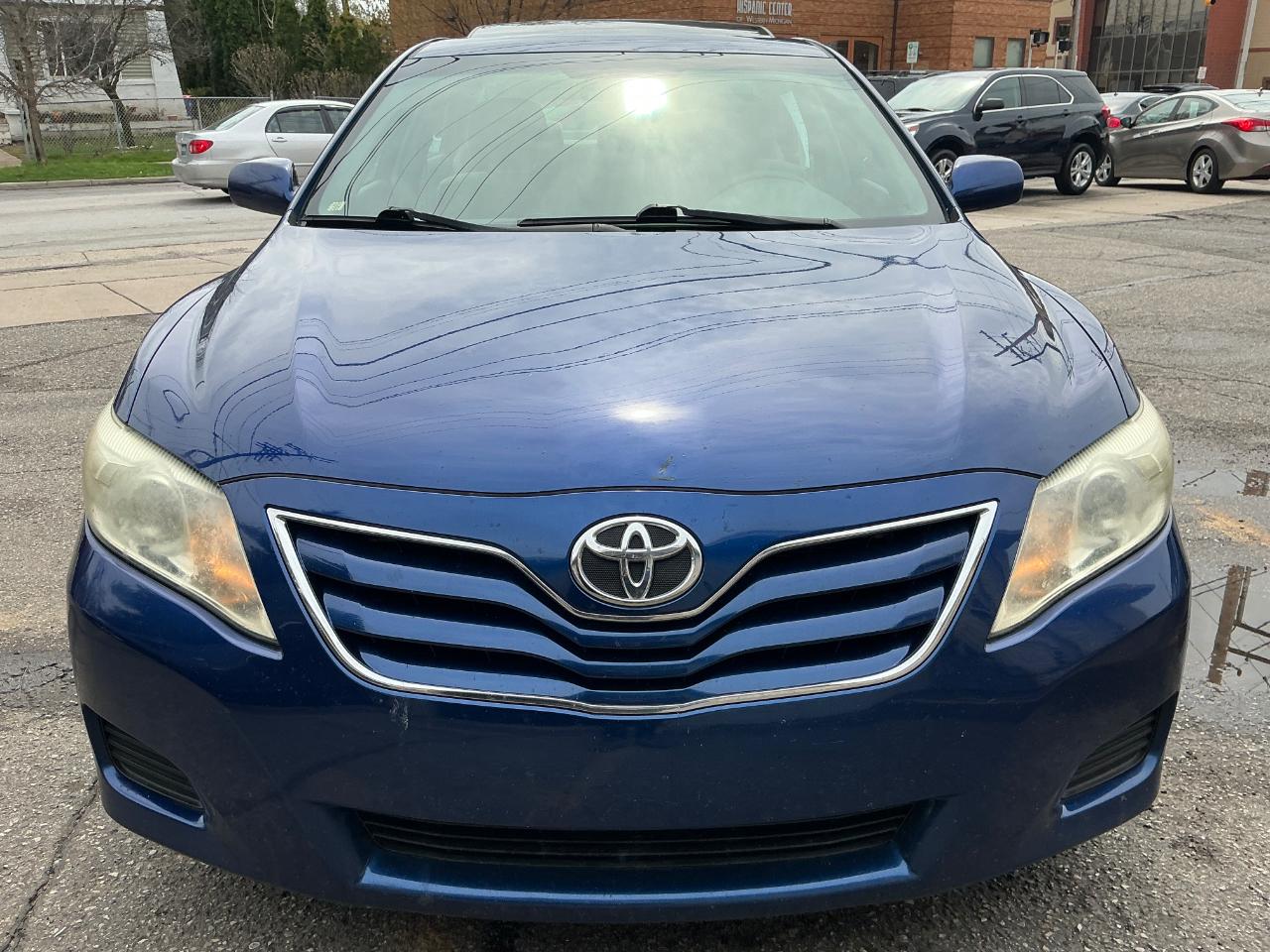 Toyota Camry Base 6-Spd AT 2011