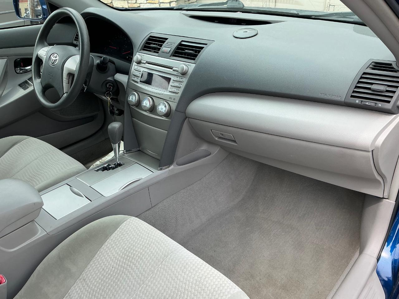 Toyota Camry Base 6-Spd AT 2011