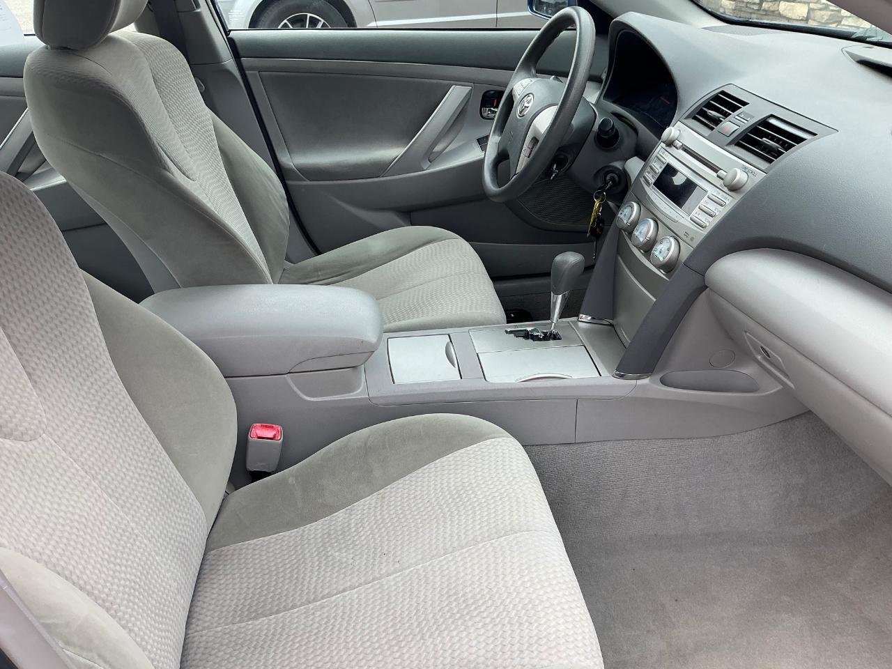 Toyota Camry Base 6-Spd AT 2011