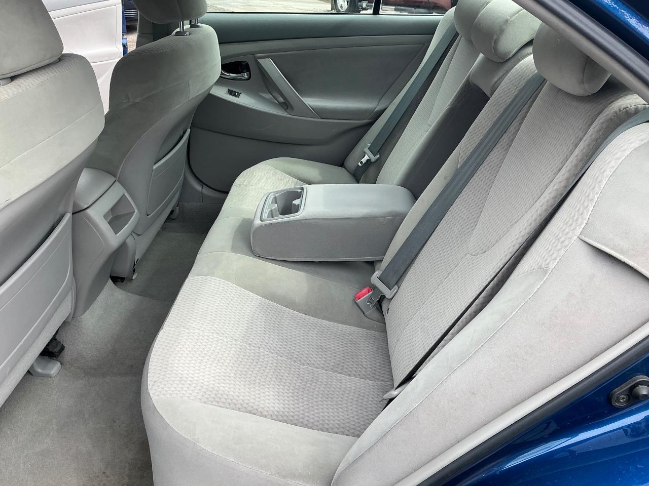 Toyota Camry Base 6-Spd AT 2011