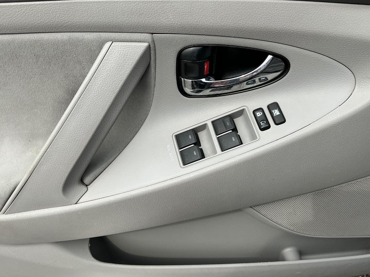 Toyota Camry Base 6-Spd AT 2011