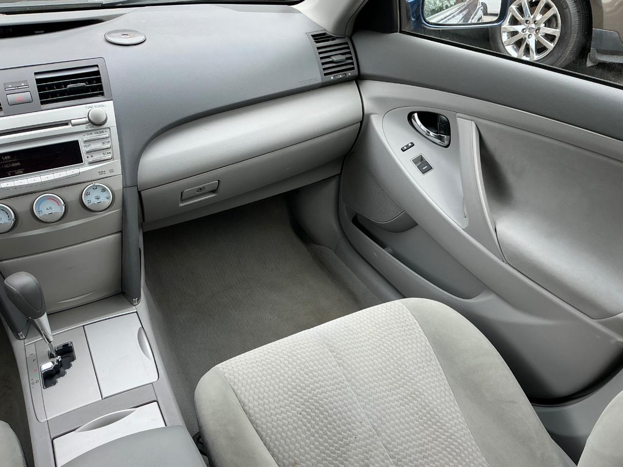 Toyota Camry Base 6-Spd AT 2011