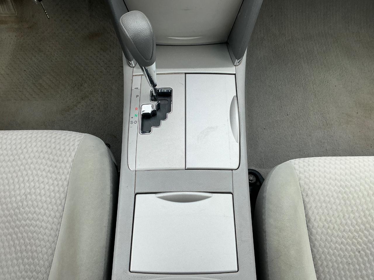 Toyota Camry Base 6-Spd AT 2011