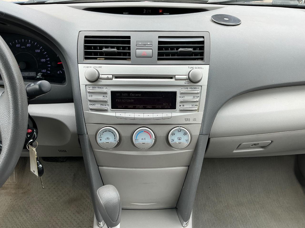 Toyota Camry Base 6-Spd AT 2011