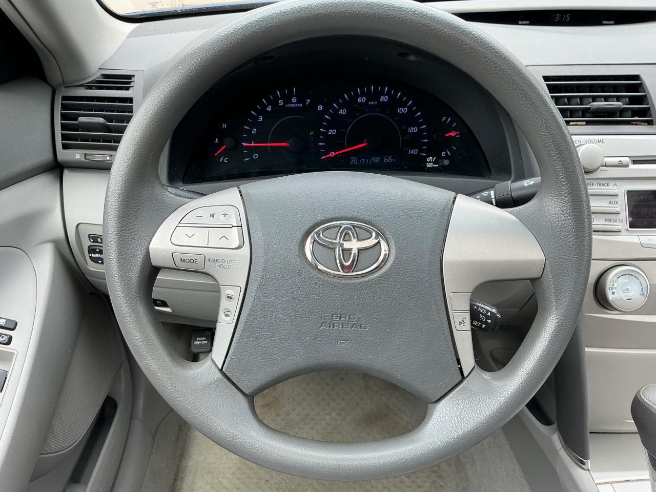 Toyota Camry Base 6-Spd AT 2011