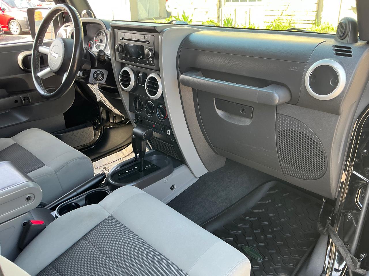 Jeep Wrangler Sahara 4WD 2010