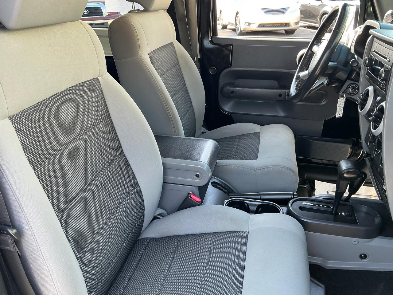 Jeep Wrangler Sahara 4WD 2010