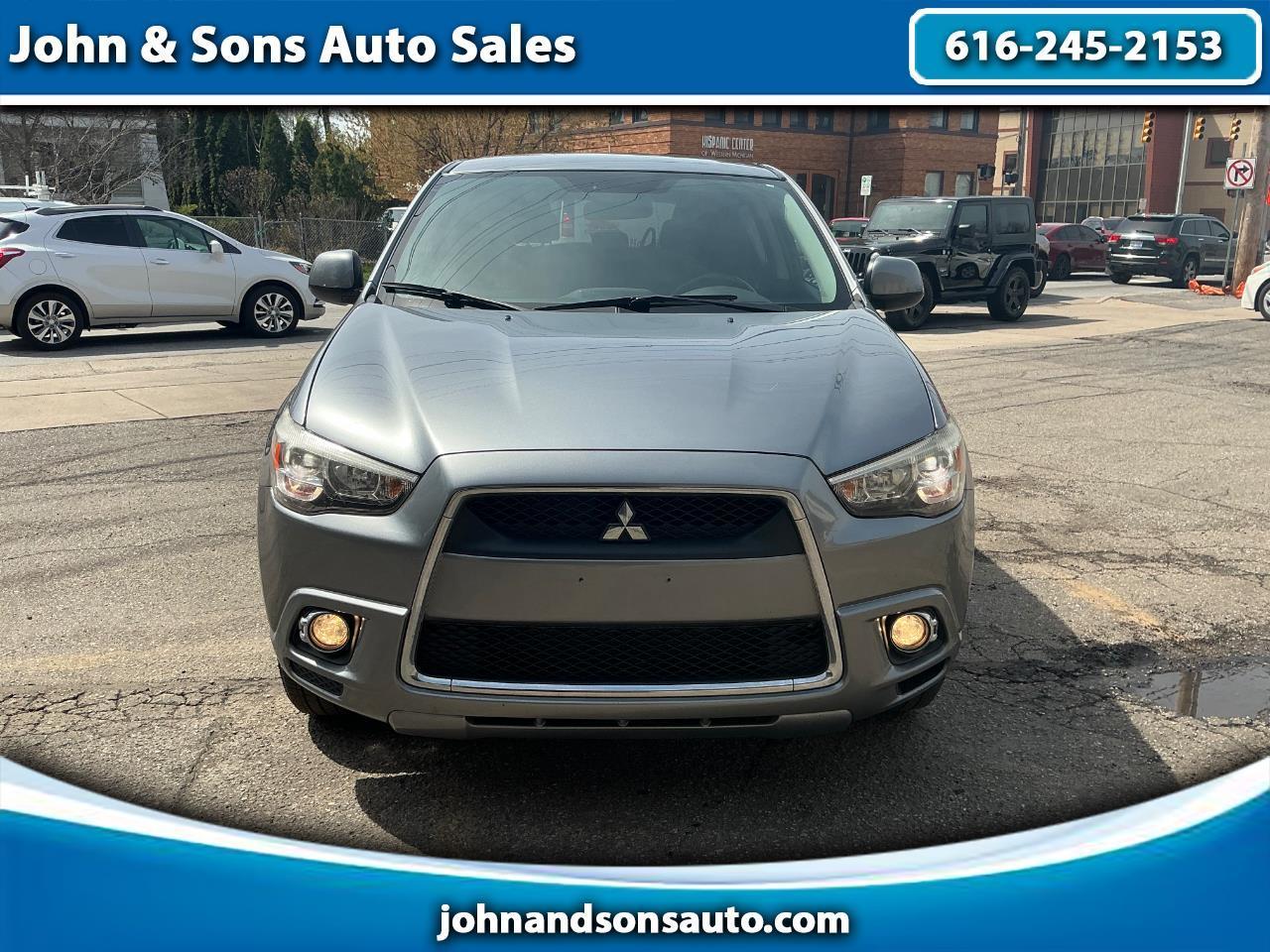 Mitsubishi Outlander Sport SE 2WD 2012