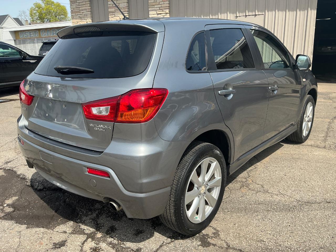 Mitsubishi Outlander Sport SE 2WD 2012