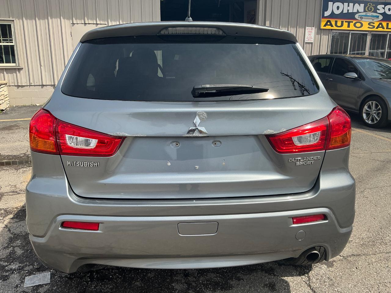 Mitsubishi Outlander Sport SE 2WD 2012