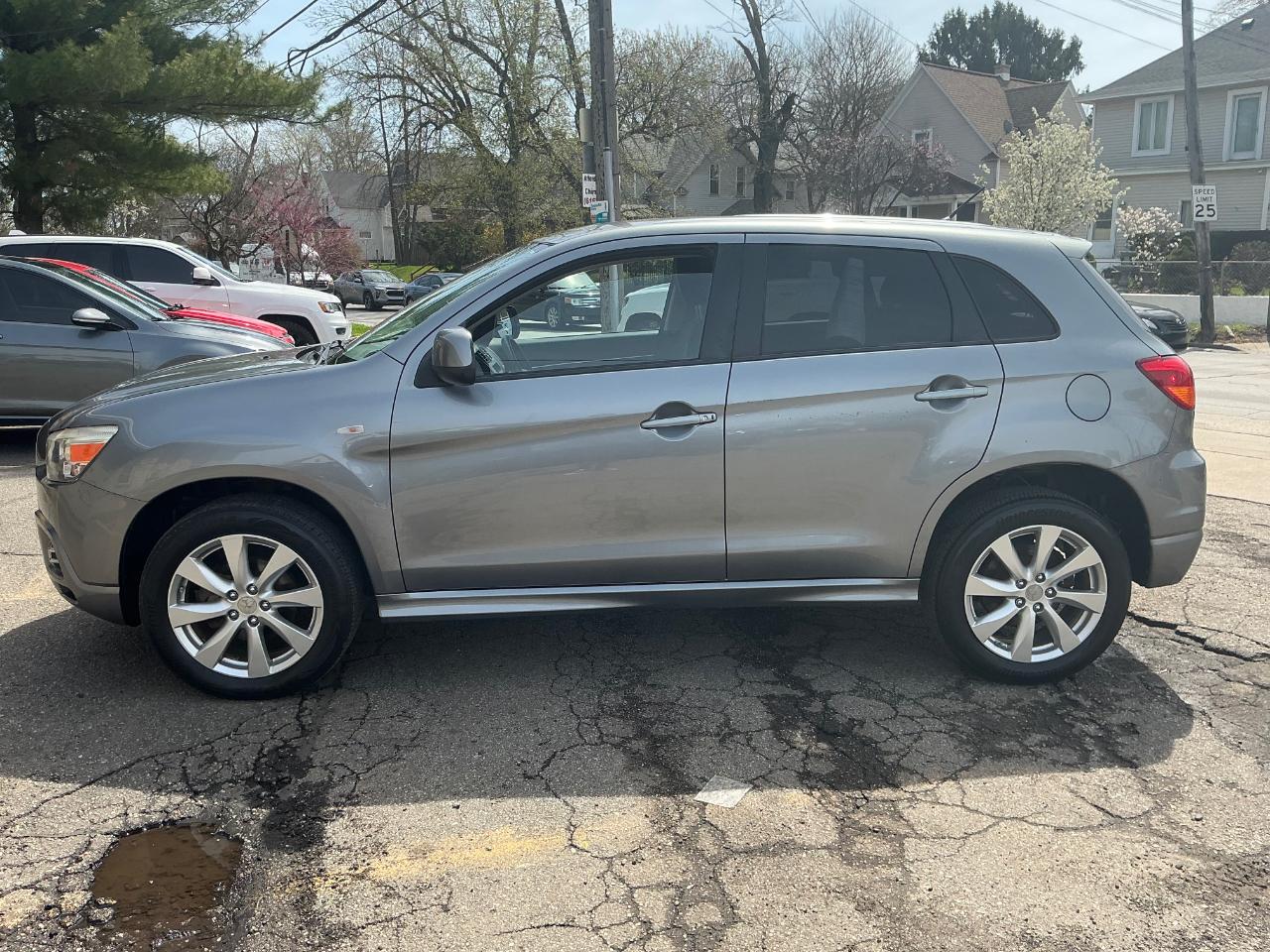 Mitsubishi Outlander Sport SE 2WD 2012