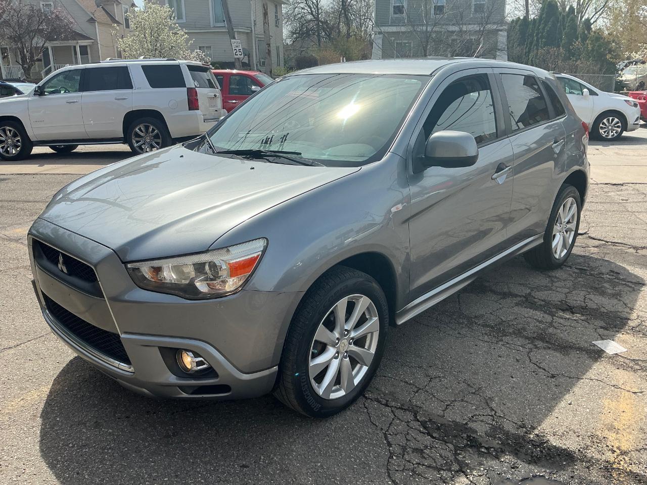 Mitsubishi Outlander Sport SE 2WD 2012