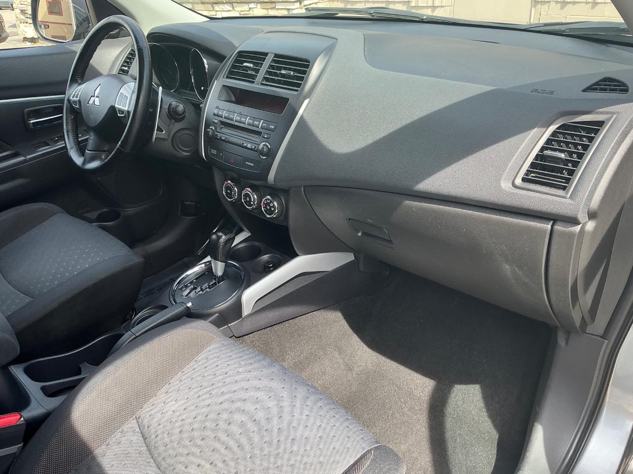 Mitsubishi Outlander Sport SE 2WD 2012