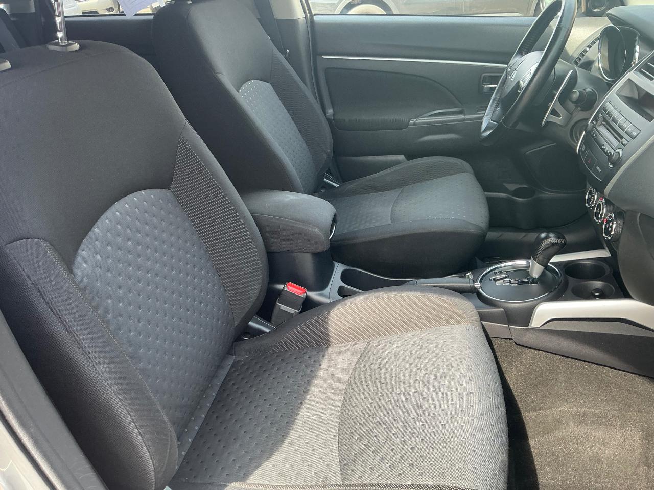 Mitsubishi Outlander Sport SE 2WD 2012