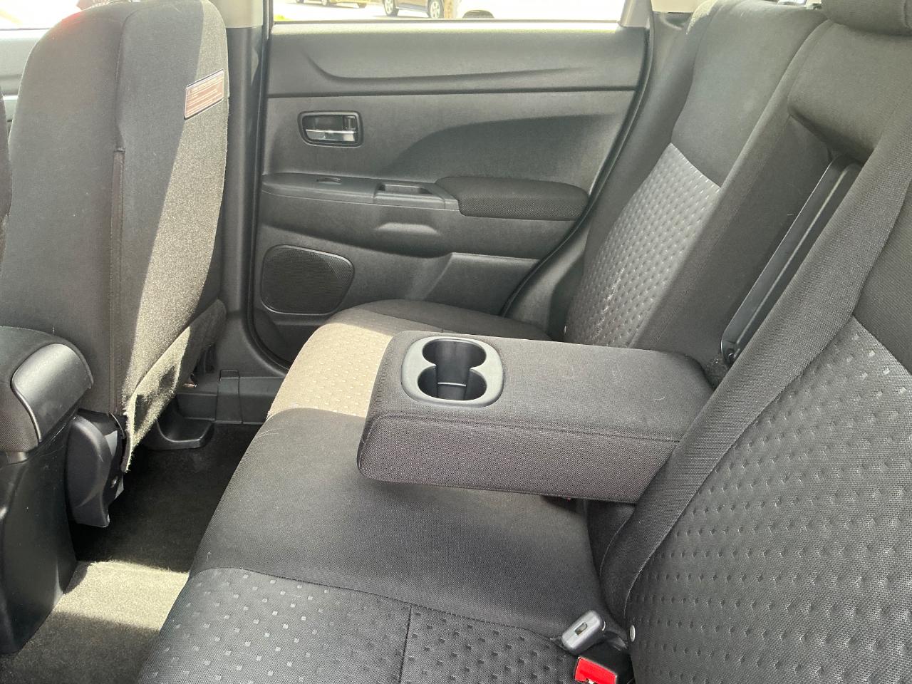 Mitsubishi Outlander Sport SE 2WD 2012