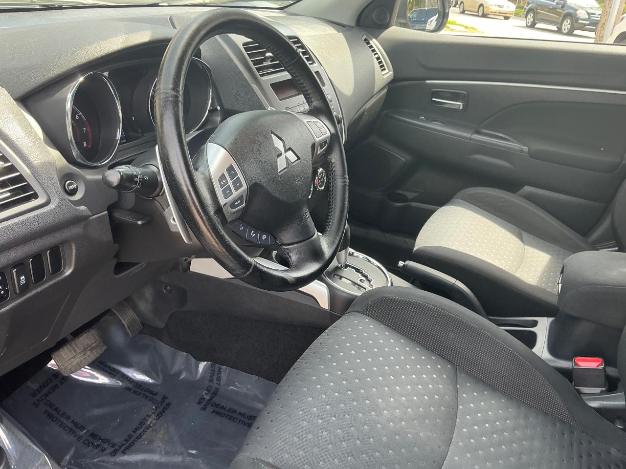 Mitsubishi Outlander Sport SE 2WD 2012