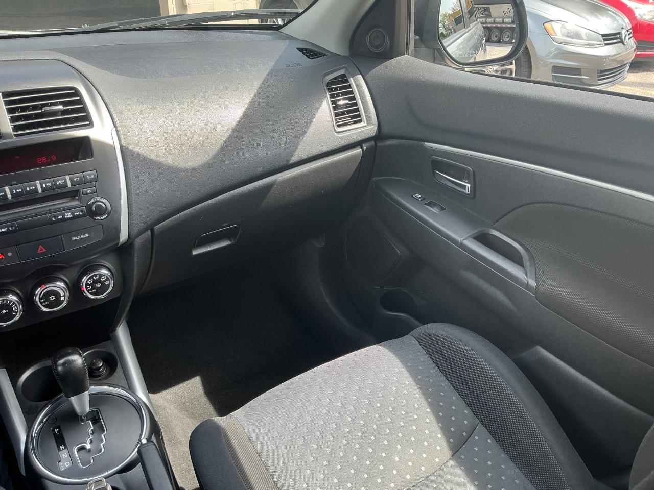 Mitsubishi Outlander Sport SE 2WD 2012