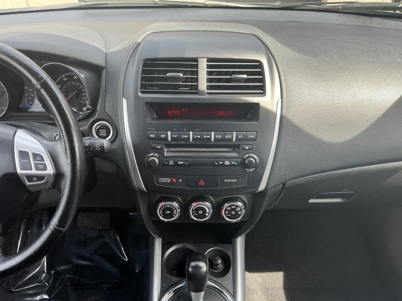 Mitsubishi Outlander Sport SE 2WD 2012