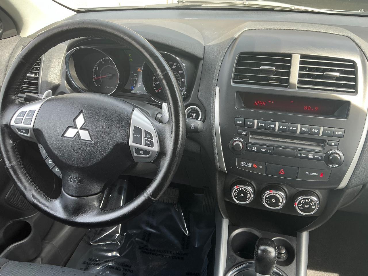 Mitsubishi Outlander Sport SE 2WD 2012