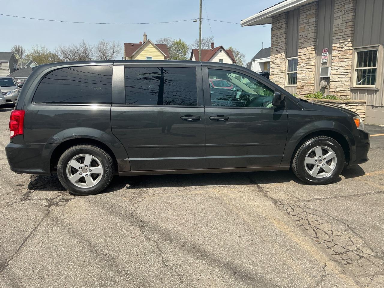 Dodge Grand Caravan SE 2012