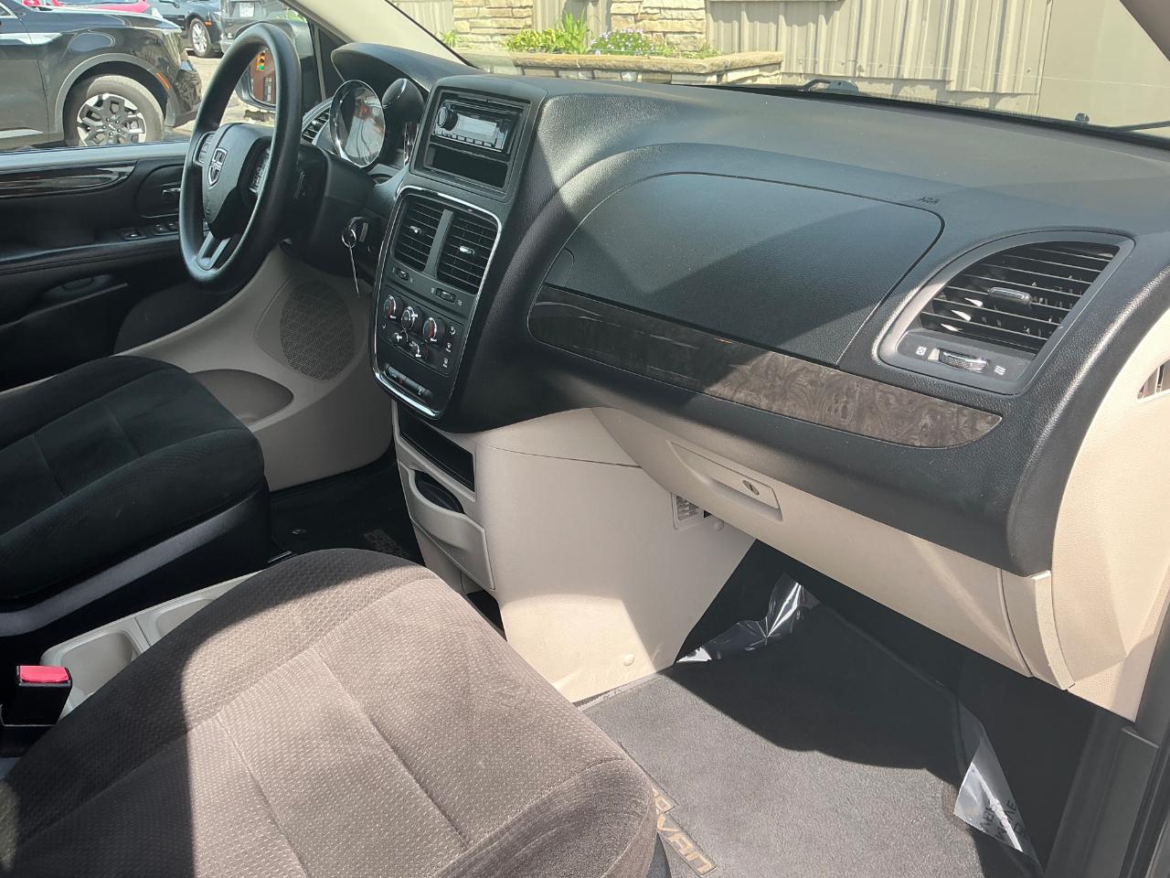 Dodge Grand Caravan SE 2012