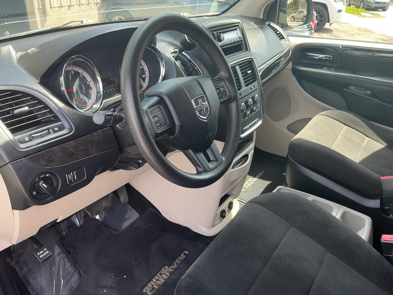 Dodge Grand Caravan SE 2012